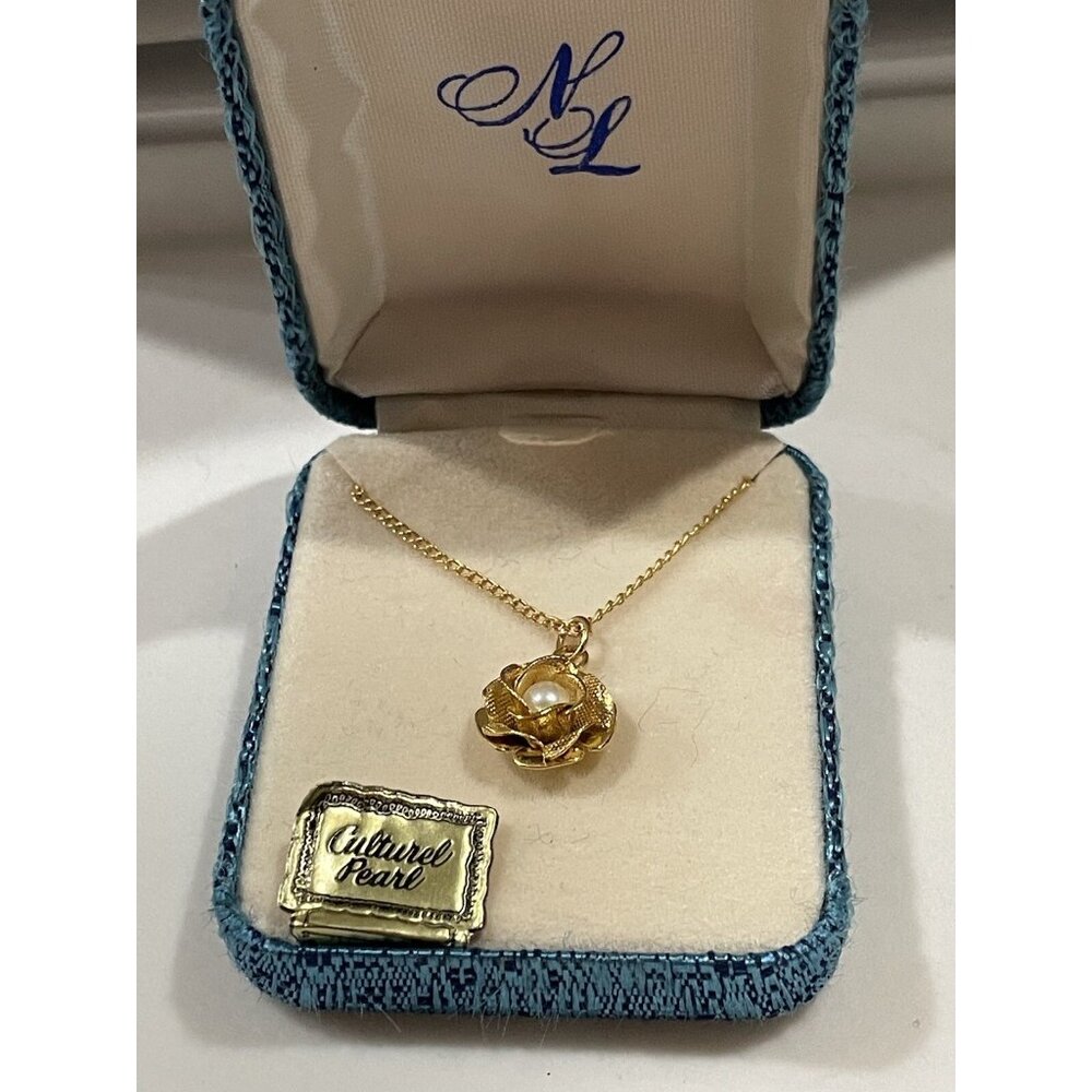 Vintage Pearl Gold Tone Mesh Rose Pendant Necklace 16" Pearl BY NL(?)